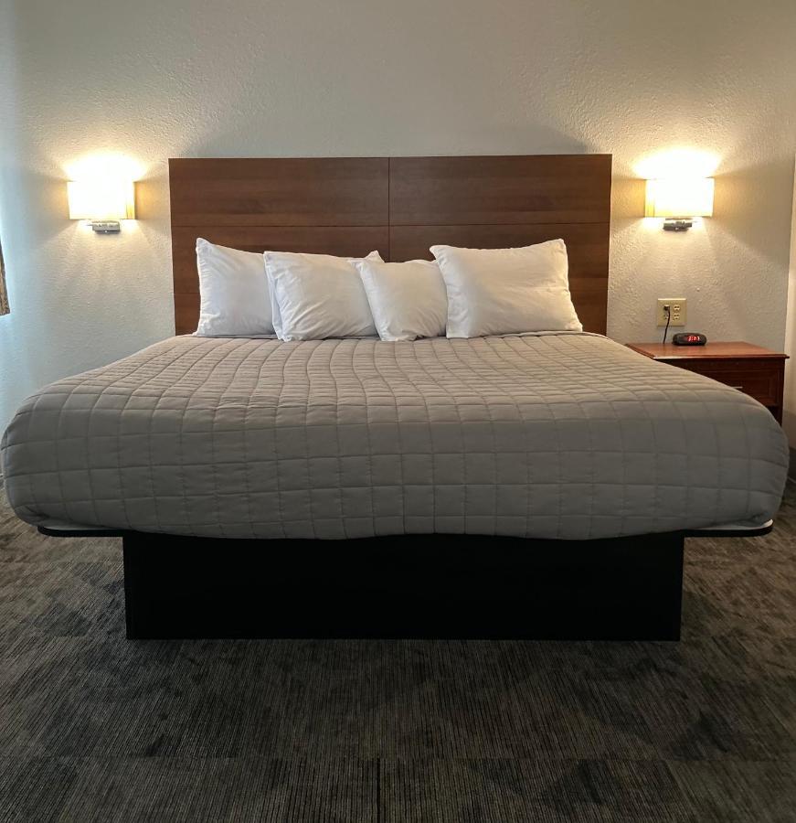 Travelodge By Wyndham South Motel