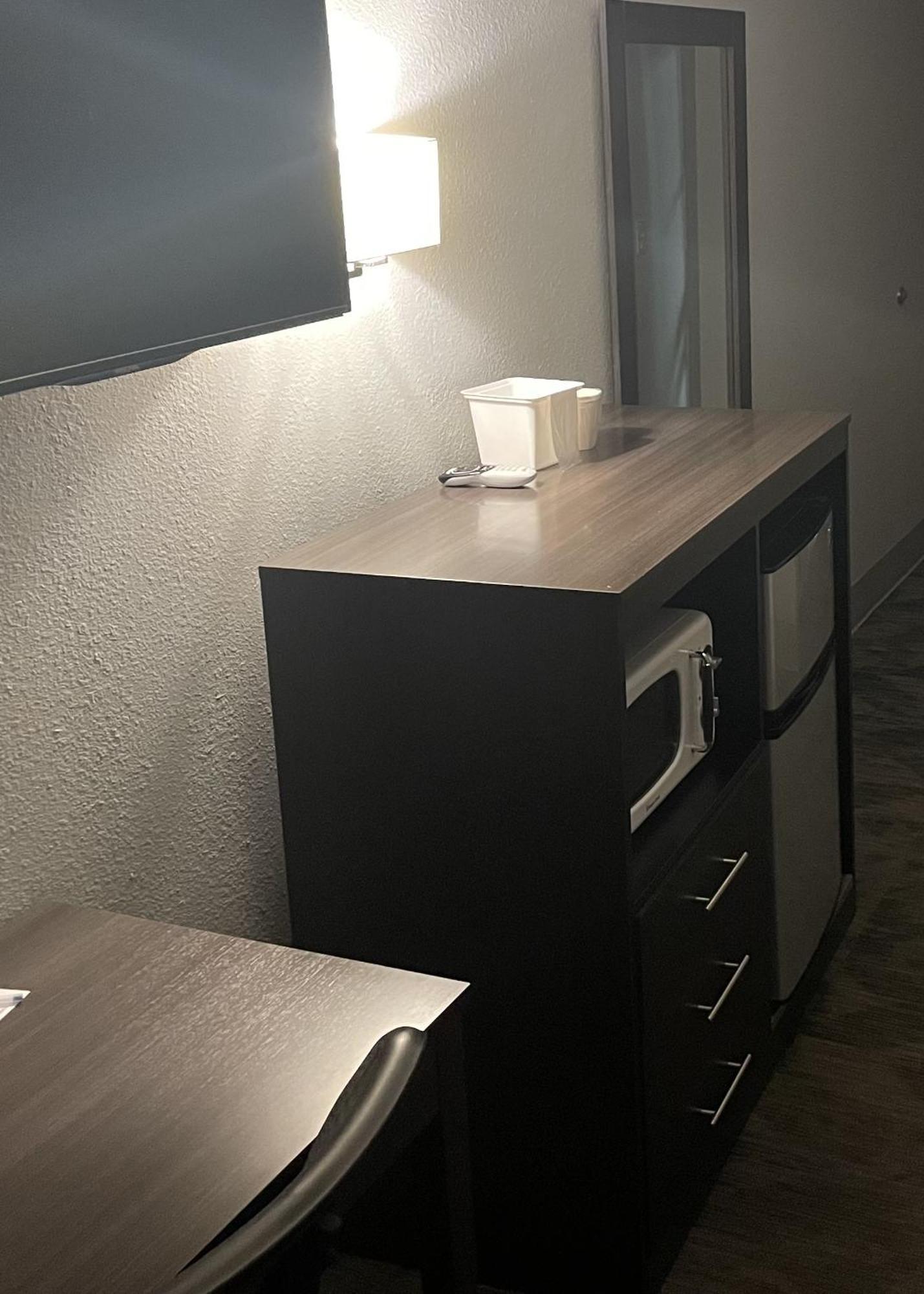 Travelodge By Wyndham South Motel