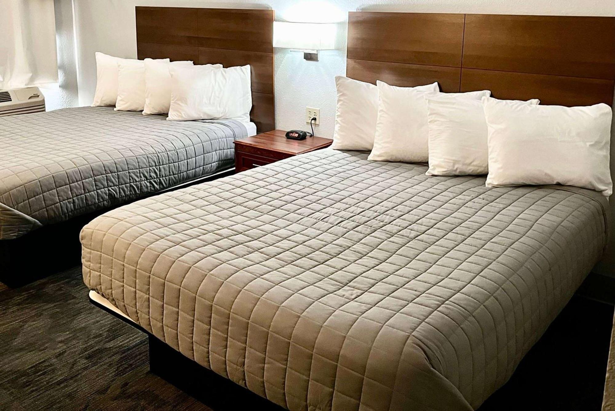 Motel Travelodge By Wyndham South 2*