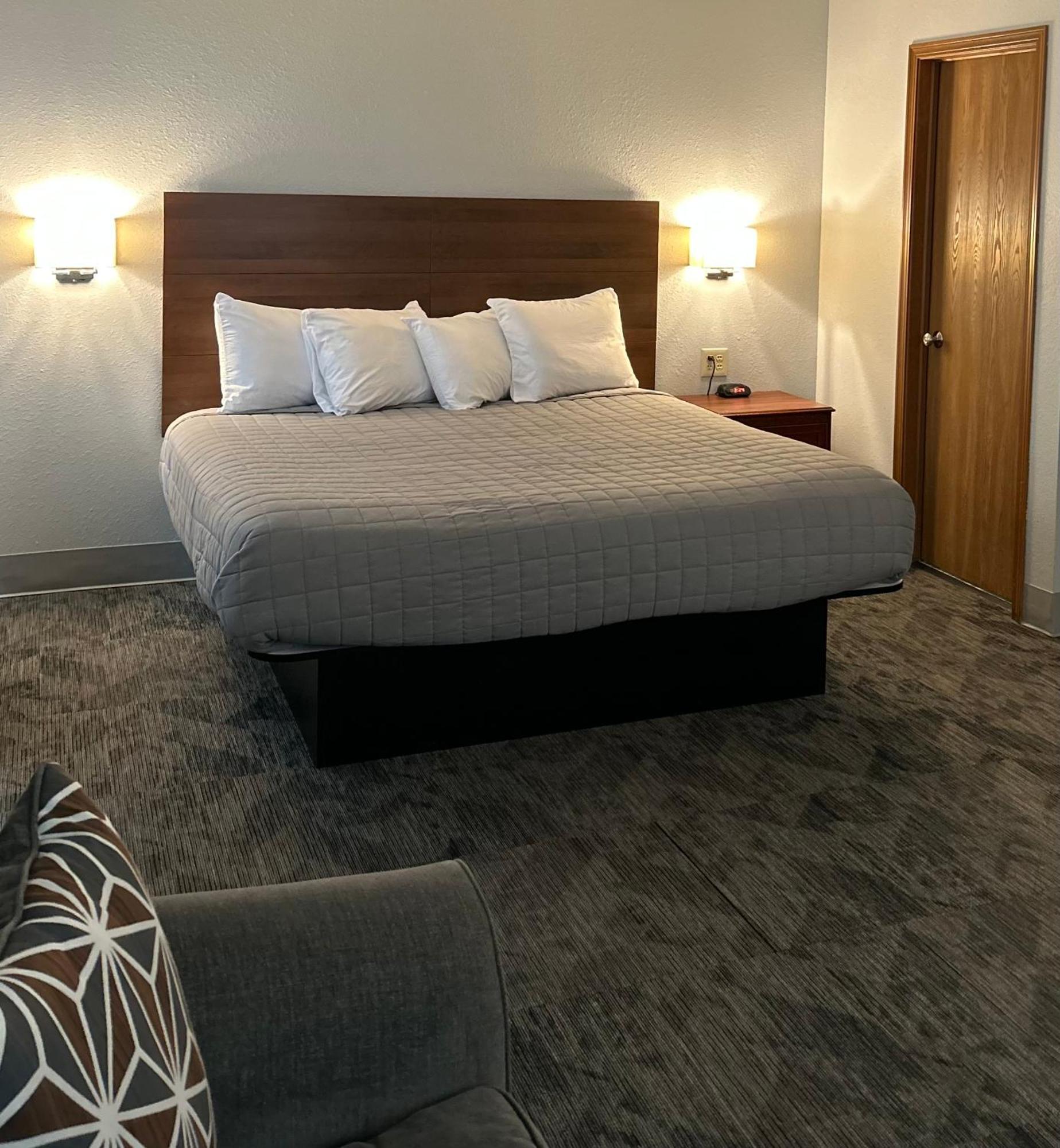 Travelodge By Wyndham South Motel 2*